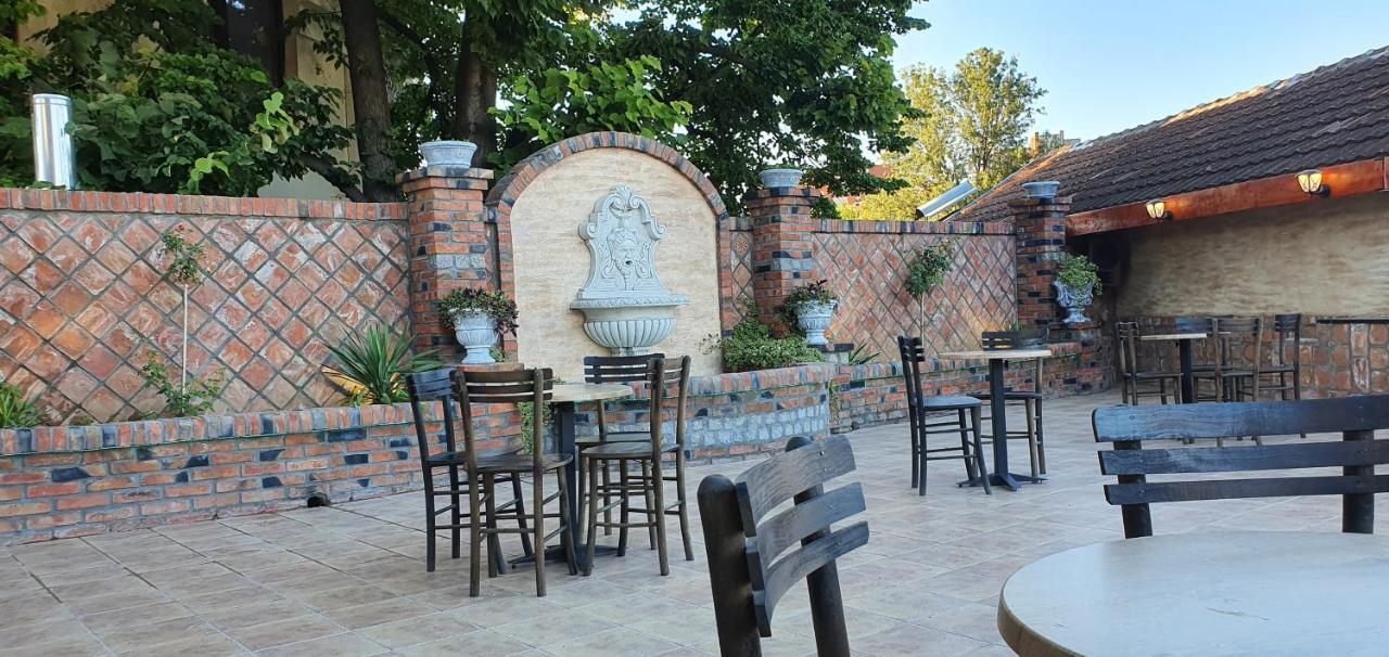 Castello Inn Smederevska Palanka Exteriör bild